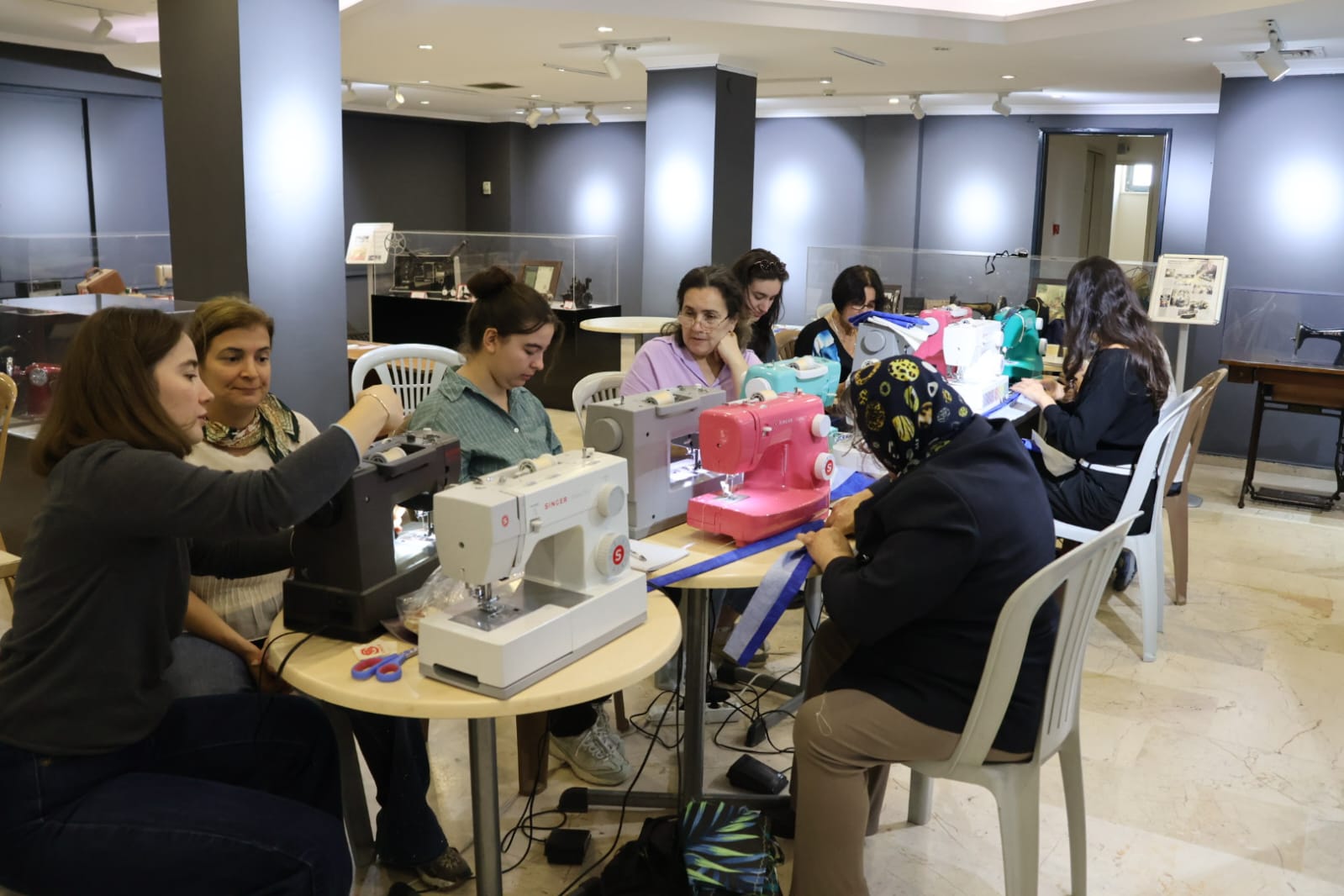 Dikiş meraklıları Barış Manço'da buluştu